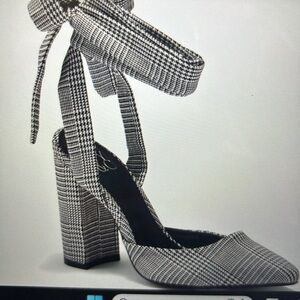 Black and white plaid shoes never worn